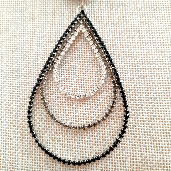 Beautiful Ladies Rhinestone Necklace - Picture 3 of 5